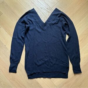Club Monaco V-Neck Sweater (M) - Soft and Luxurious Blend